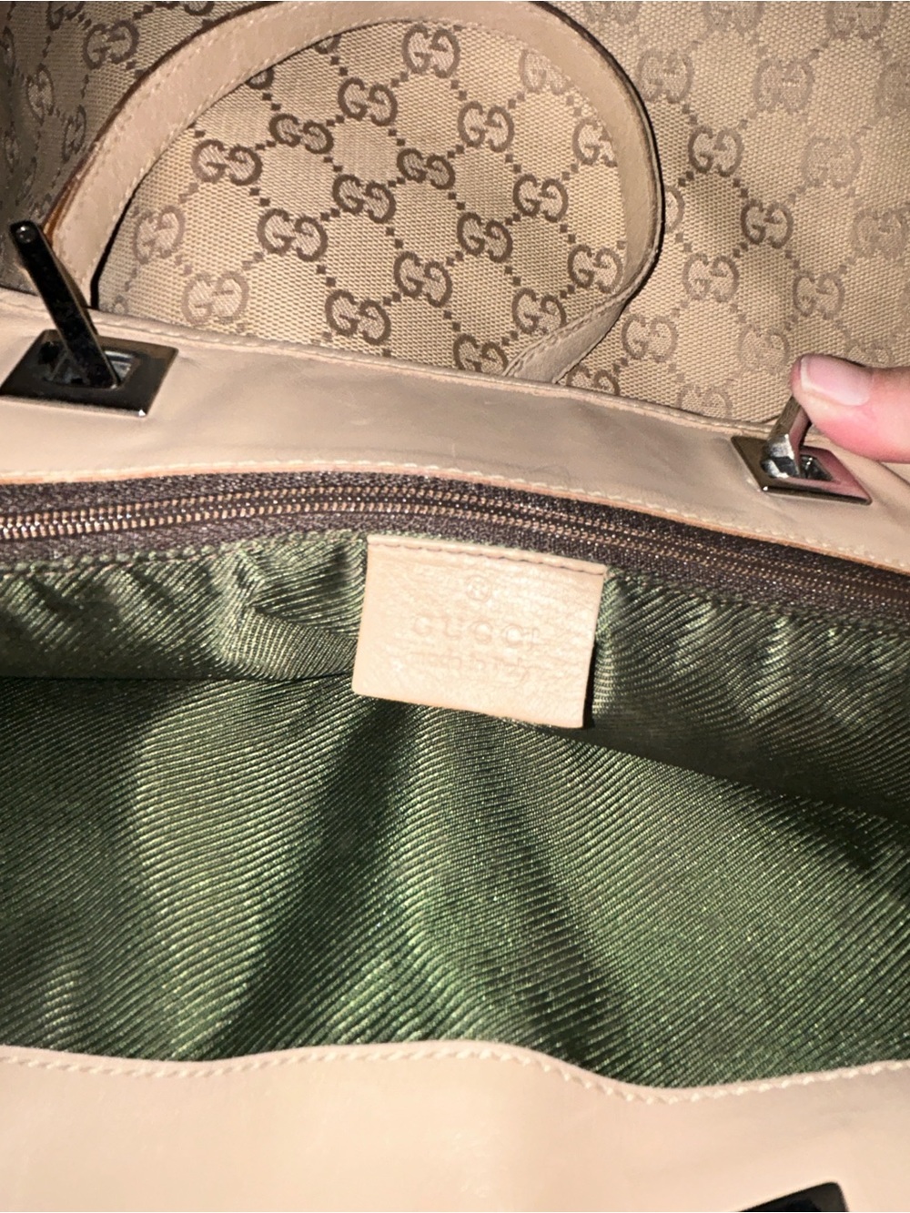 Vintage Gucci GG Canvas Shopper - Tom Ford Era 2000’s. COA included and charm - Picture 10 of 11